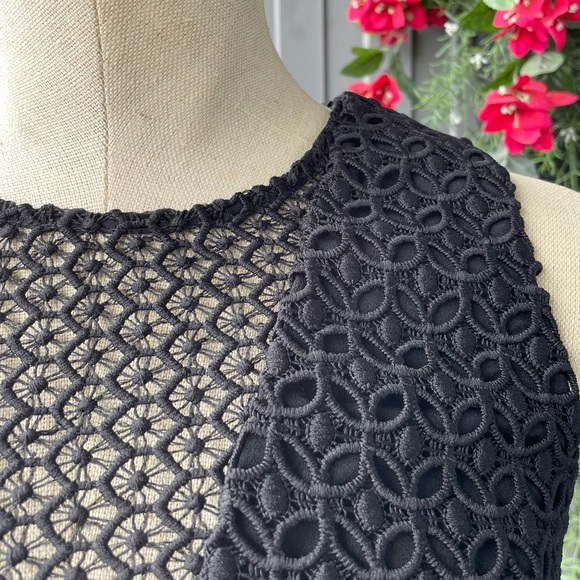 Elegant Lace C R. dress - Picture 7 of 10